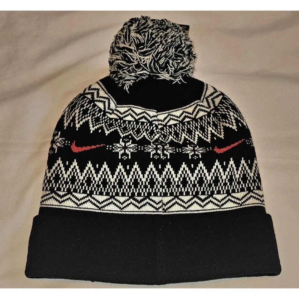 NWT Youth Nike Peak Fair Isle Beanie Black White Red With Black White Removable